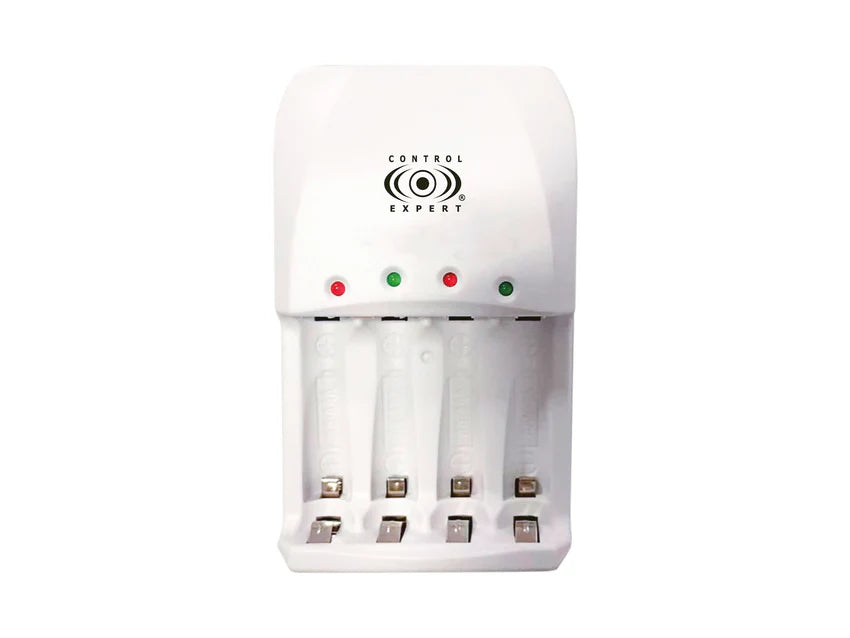 Cargador Universal de Pilas AA y AAA Control Expert